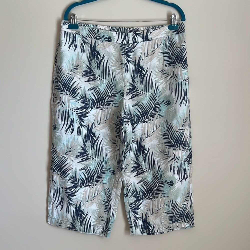 Chicos 100% Linen Palm Tropical Print Capri Shorts